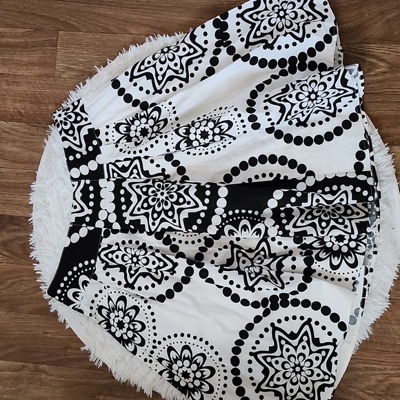 Chic Black And White Floral A-Line Skirt - Picture 5 of 5